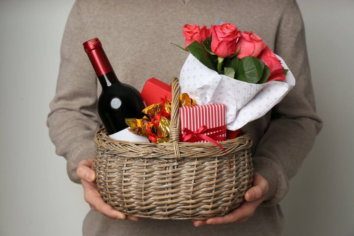 Corporate gift basket: The best present to your employees