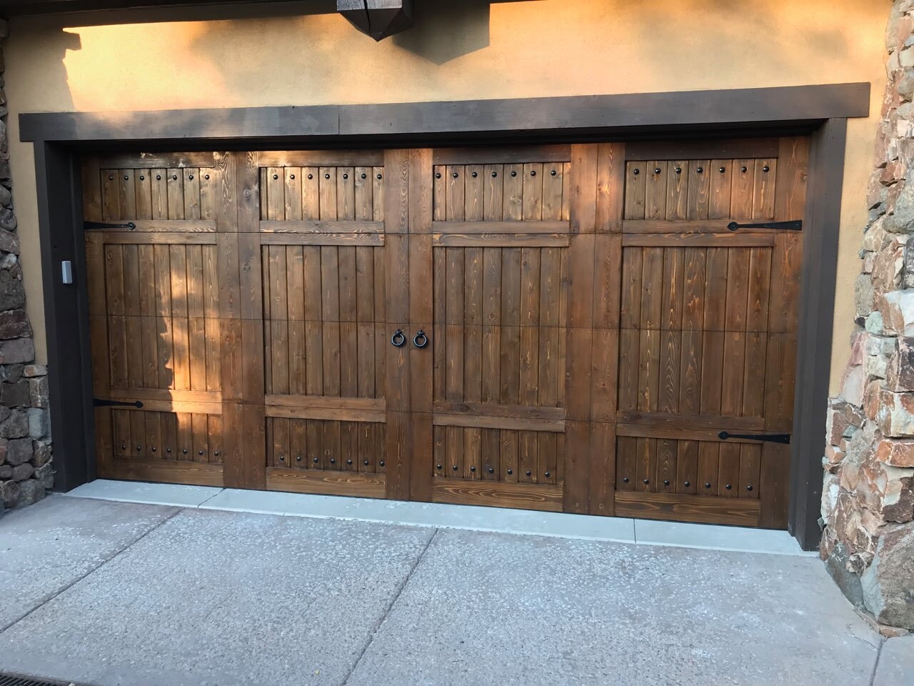 carriage house garage doors builder